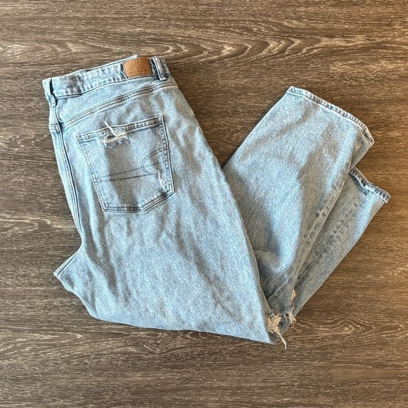 American Eagle Curvy 90s distressed destroyed denim jeans. Size 18 - Picture 5 of 12